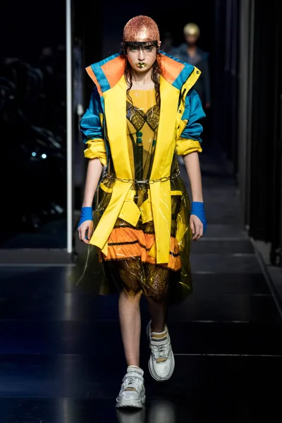 Look 4